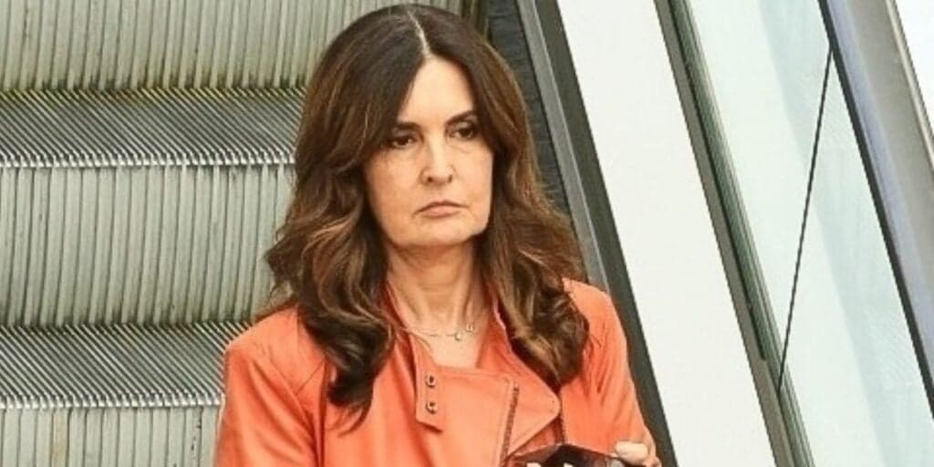 De cara fechada, Fátima Bernardes é clicada em encontro com chefão da Globo e fotos provam situação