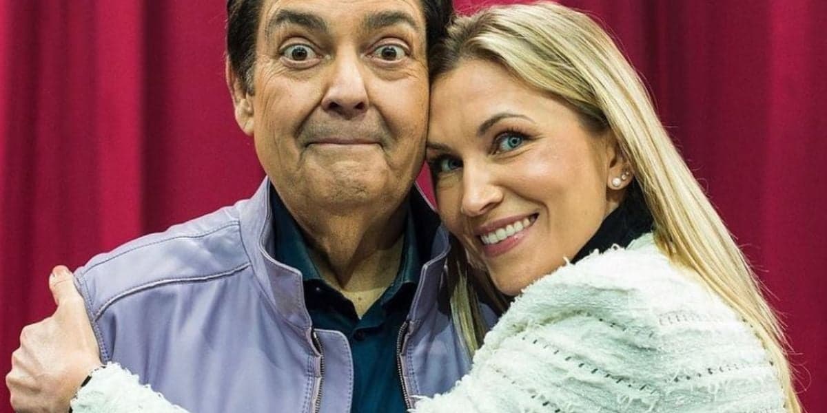 http://tvfoco.uai.com.br/wp-content/uploads/2015/05/Daniela-Mercury.jpg
