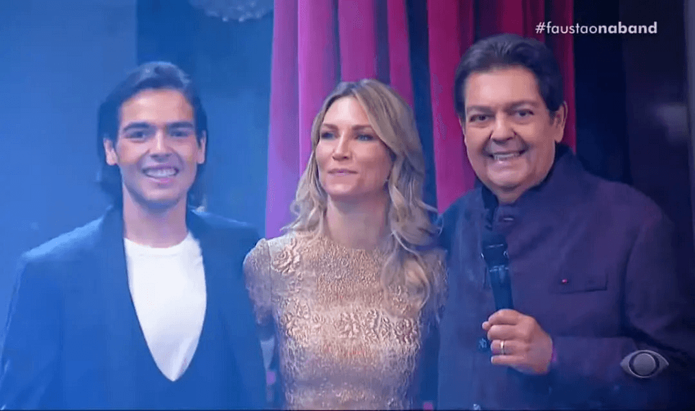 http://tvfoco.uai.com.br/wp-content/uploads/2015/05/Daniela-Mercury.jpg
