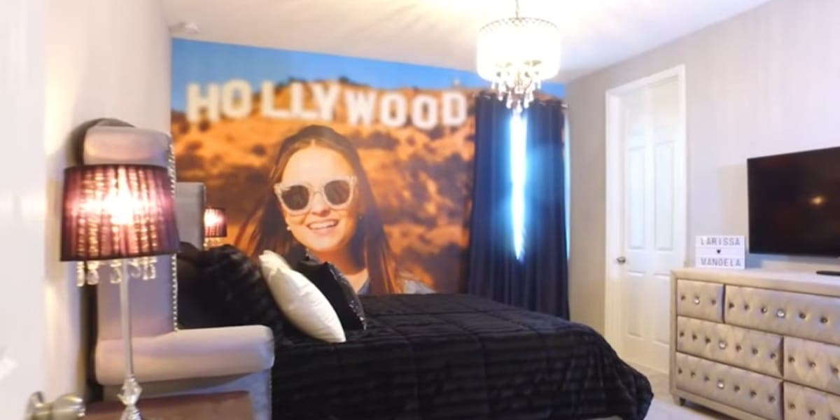 Quarto da atriz da Globo com temática de Hollywood (Reprodução: Youtube/ Jujudicasa) Quarto da atriz da Globo com temática de Hollywood (Reprodução: Youtube/ Jujudicasa)