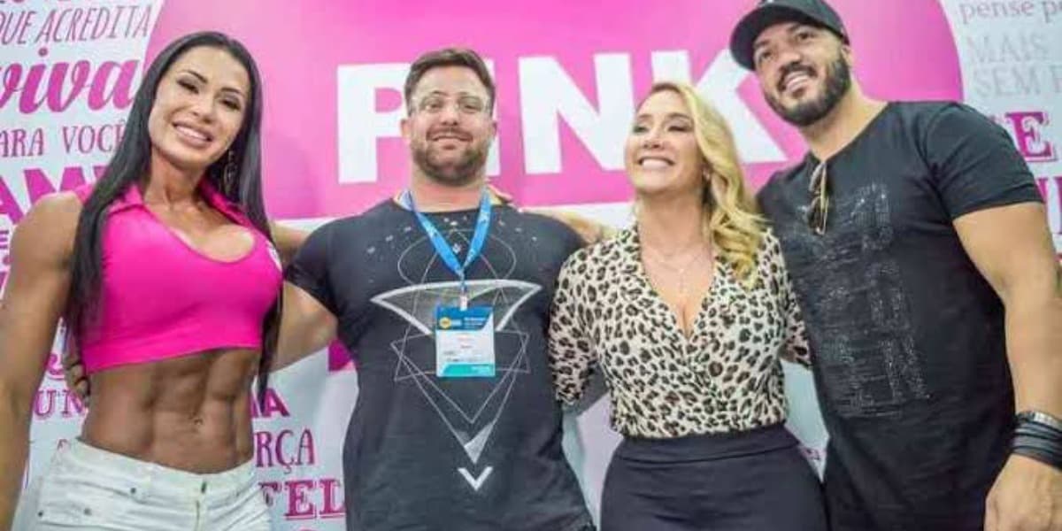 Gracyanne Barbosa e equipe da Pink Lash (Foto:Reprodução/R7)