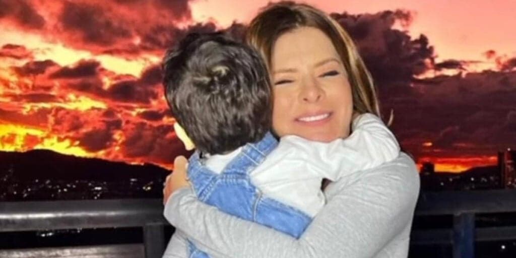 Mara Maravilha mostra rosto do filho pela primeira vez e choca por ser idêntico à ela: "Saiu do seu ventre?"