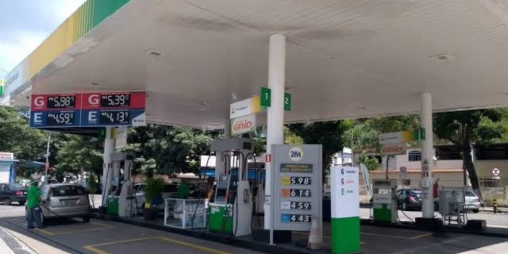Se você é motorista e abastece, MUITO cuidado: ESTE golpe pode fazer você pagar até o dobro em combustível