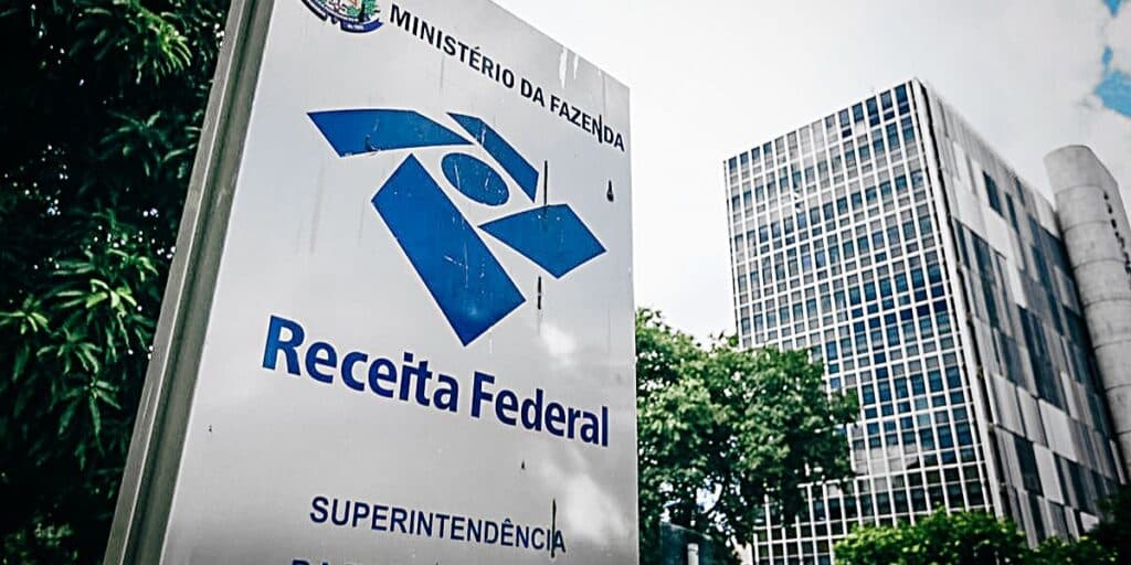 Se você faz PIX e declara Imposto de Renda precisa urgentemente saber que pode cair na malha fina da Receita