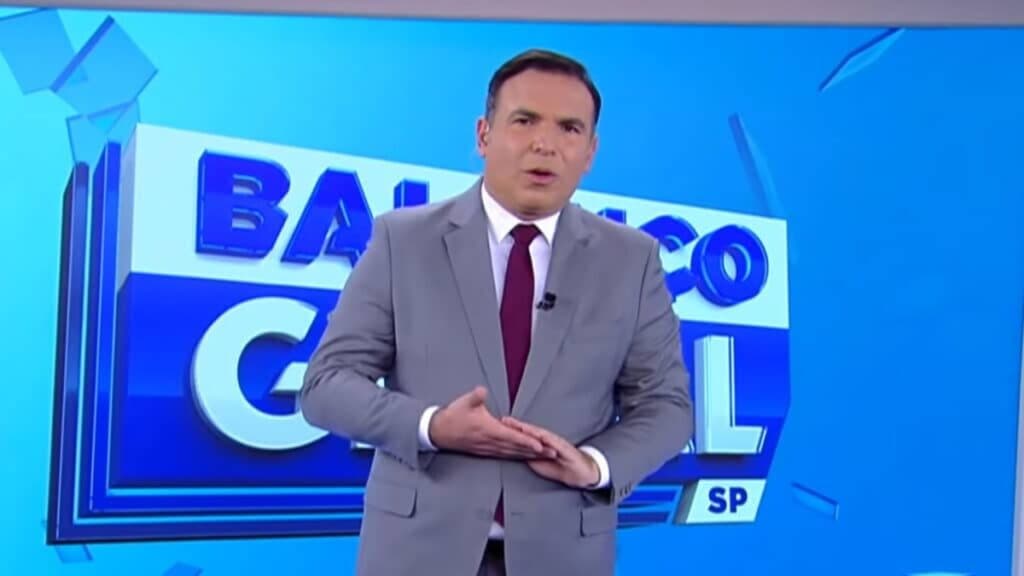 Plantão com notícia urgente obriga Reinaldo Gottino a derrubar tudo e Hora da Venenosa é tirada do ar