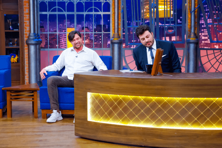 Ricardo Macchi no The Noite, de Dnailo Gentili (Foto: Reprodução/ SBT)