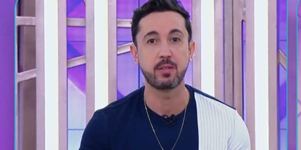 Ex-Sonia Abrão, Thiago Rocha vai parar no Fofocalizando e deixa o público chocado: "Não esperava"