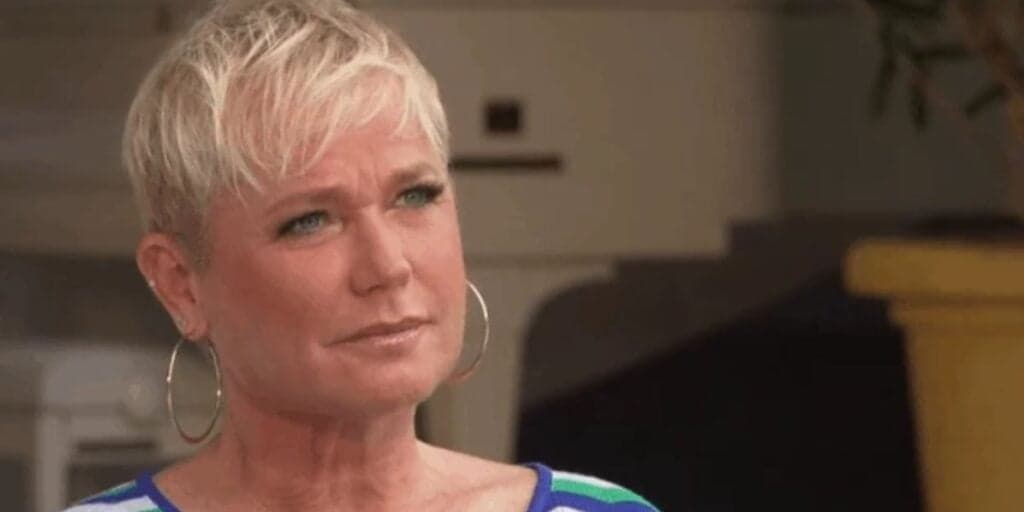 Xuxa diz que não se arrepende de filme seminua com criança que lhe acusam de pedofilia