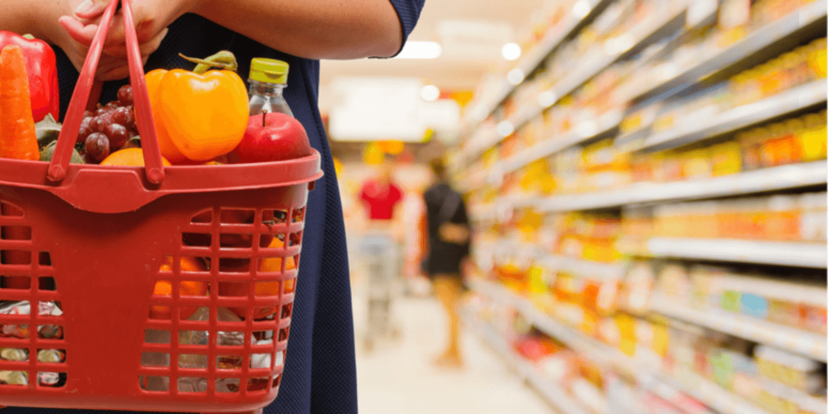 Poder de compra do brasileiro está reduzido por conta da alta inflação e a pandemia só piorou o que já estava ruim, fazendo com que a alimentação também seja um fator prejudicado (Foto Reprodução/Internet)