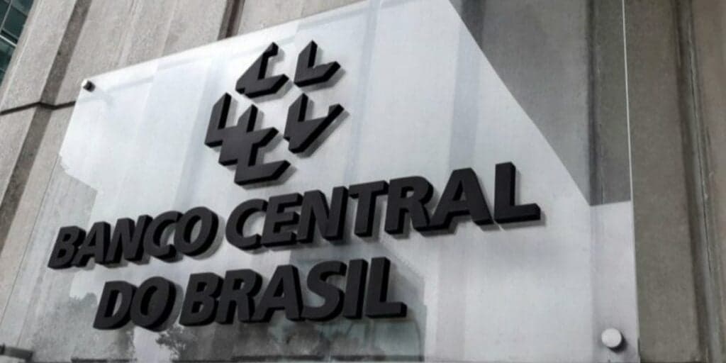 Banco Central emite comunicado sobre falência de um dos maiores bancos e avalia riscos financeiros