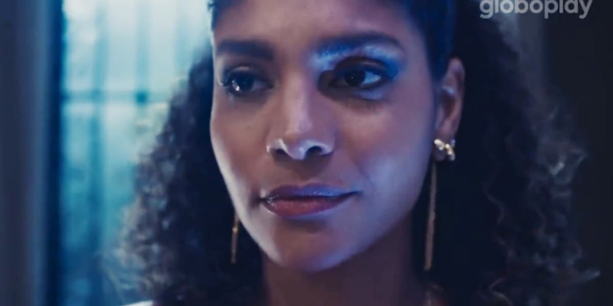 Barbára Reis em cena da novela Todas as Flores