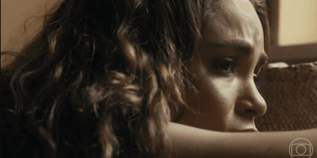 Travessia: Não é mãe de Tonho? Brisa perde o filho, é presa e descobre que está grávida