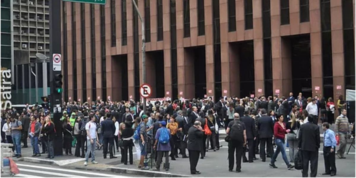 A Avenida Paulista, em São Paulo, é um dos maiores centros comerciais do Brasil (Foto Reprodução/Internet)
