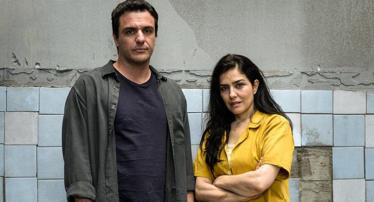 Rodrigo Lombardi e Letícia Sabatella em "Carceireiros" (Foto Reprodução/Internet)