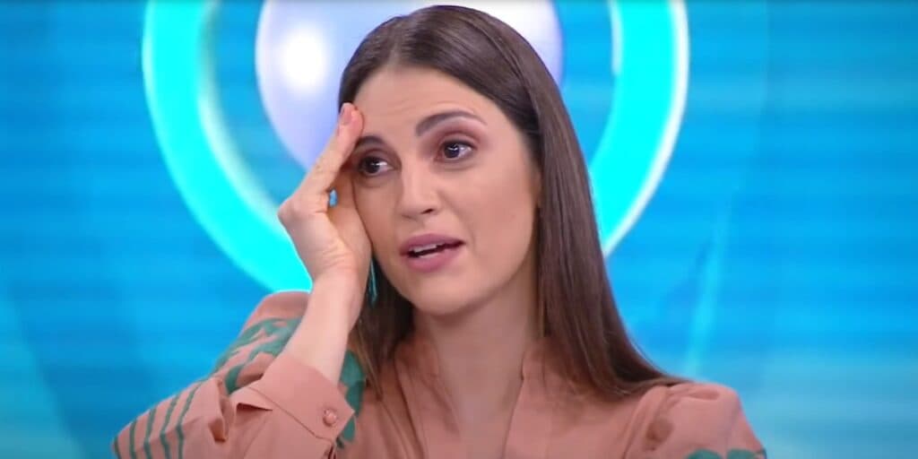 Mãe de ator desaparecido faz apelo no SBT, notícia paralisa programa e situação causa comoção geral: “Tumulto”