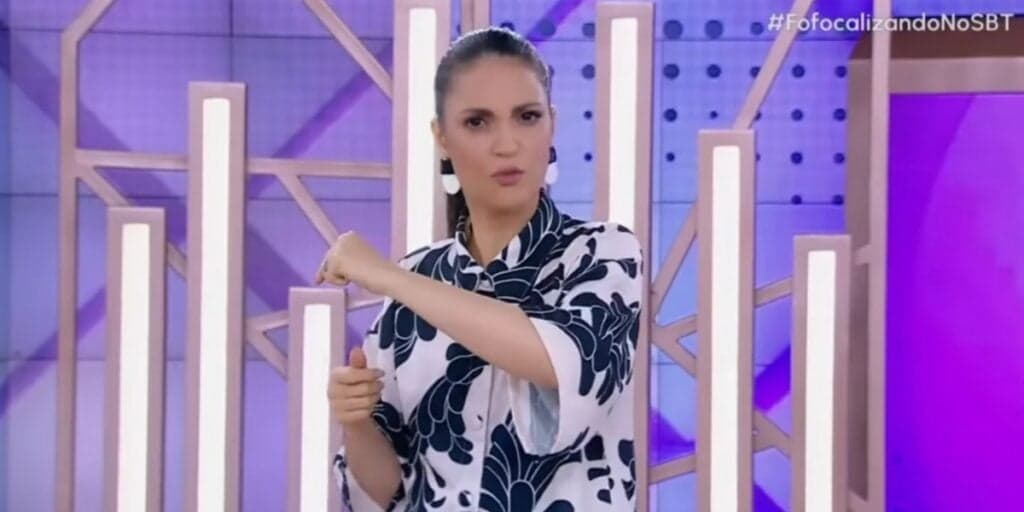 Chris Flores obedece ordem de Silvio Santos e recebe notícia que não dá para comemorar no SBT