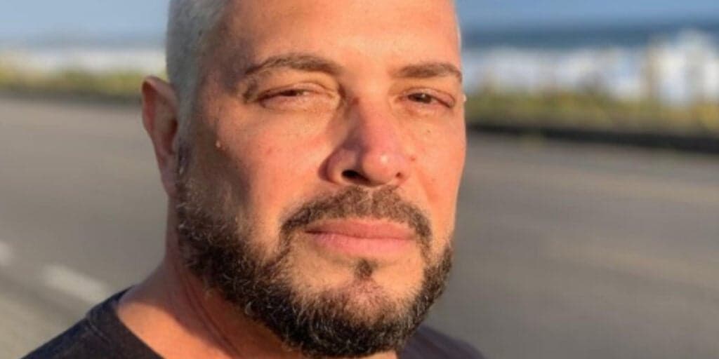 Sertanejo Conrado passa mal, é diagnosticado com câncer e cirurgia de última hora é confirmada