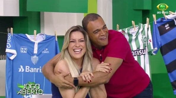 http://tvfoco.uai.com.br/wp-content/uploads/2015/05/Daniela-Mercury.jpg