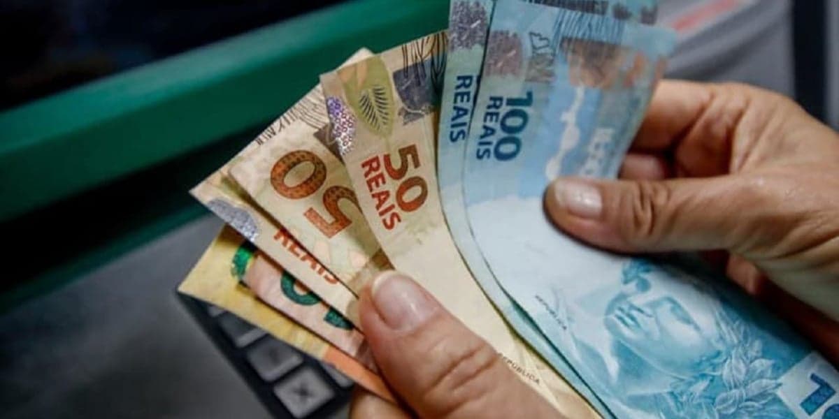 Dois bancos decretaram falência e deixou clientes em estado de alerta (Foto: Reprodução)
