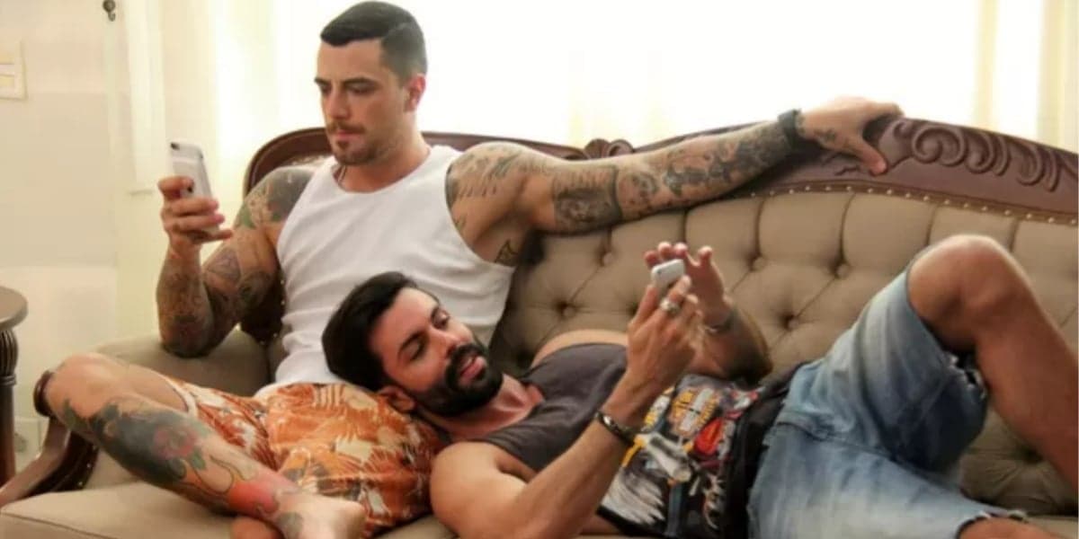Felipe Tito e Thiago Di Melo em clipe (Foto: Reprodução/YouTube)