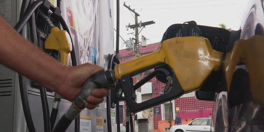 Na dúvida entre abastecer com gasolina ou etanol? Álcool só compensa se você morar em um desses 2 estados