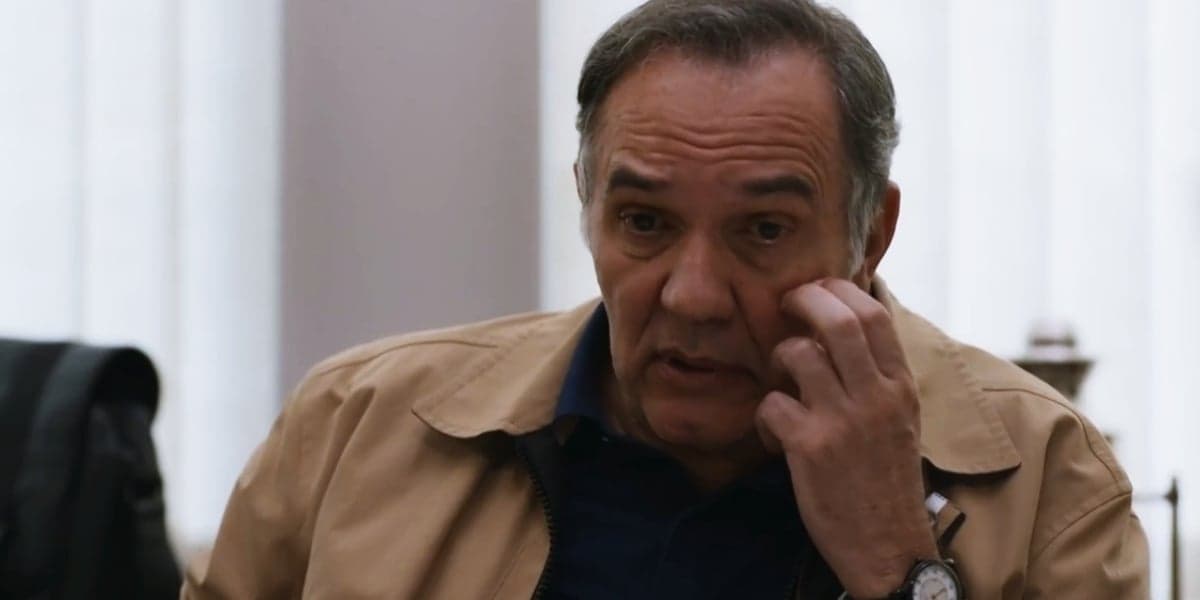 Guerra tenso em cena da novela Travessia 