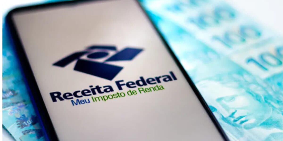 Receita Federal antecipa a restituição do Imposto de Renda e brasileiros precisam avaliar se vale a pena a solicitação (Foto Reprodução/Internet)