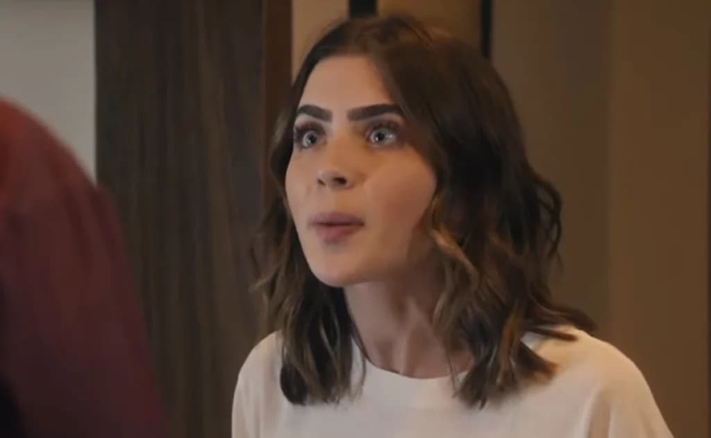 Travessia - Chiara entra em desespero com gravidez e pede sigilo para Ari não descobrir: "Pedaço do inimigo"
