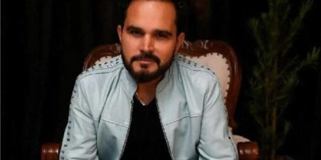 Luciano Camargo senta no chão, mostra situação em casa e entrega: "Você não me engana mais"