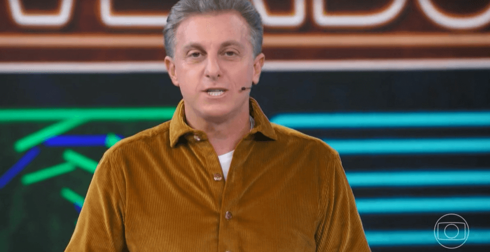 Luciano Huck fez apelo para arrumar um pretendente para Dona Déa Lúcia (Foto: Reprodução)