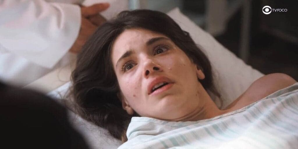 Amor Perfeito - Marê dá à luz no meio do mato e enlouquece ao não saber onde foi parar seu bebê