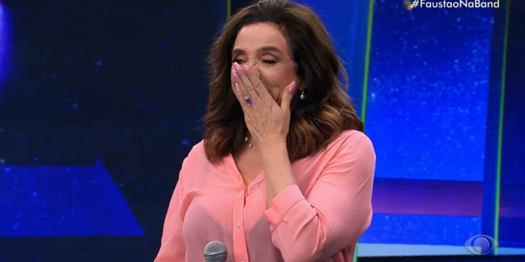 Marisa Orth expõe queda de cabelo, e corajosa, diz que ficou careca: "Não podia sair na rua"