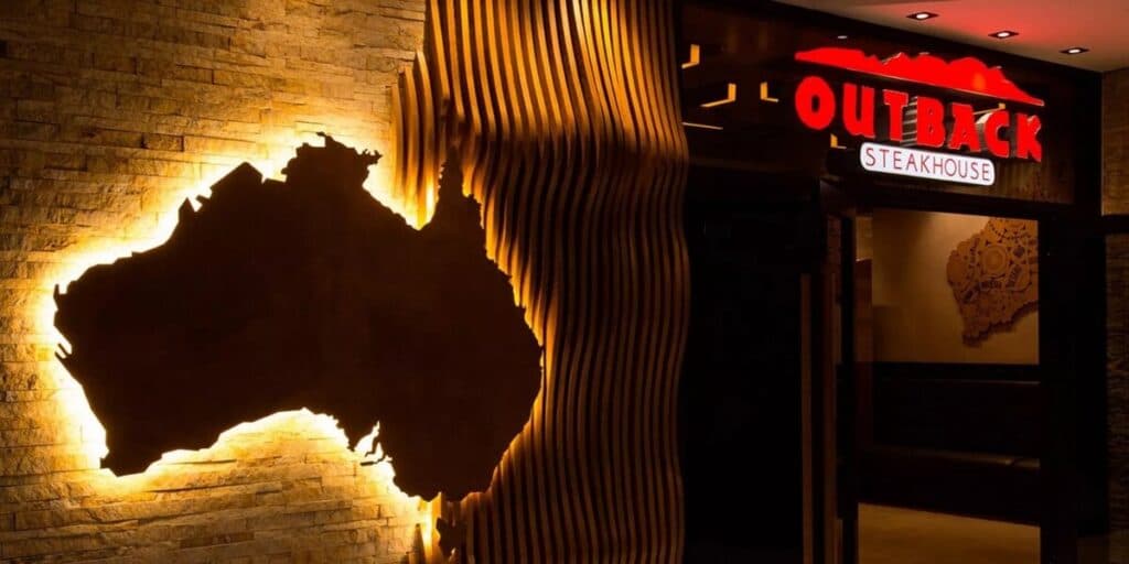 Denúncia: O que funcionários do Outback precisavam fazer para clientes explode e você precisa saber