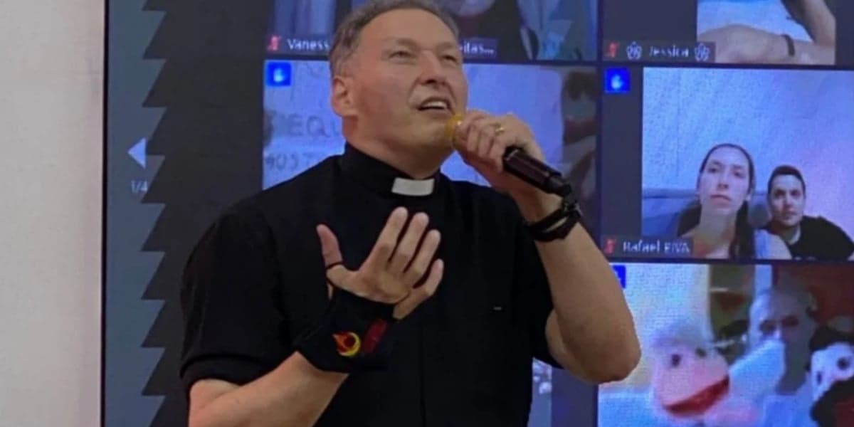 http://tvfoco.uai.com.br/wp-content/uploads/2015/05/Daniela-Mercury.jpg