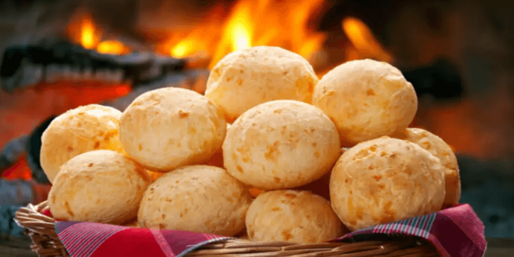 Receita de pão de queijo caseiro, pronto em minutos, com ingredientes que você já tem em casa