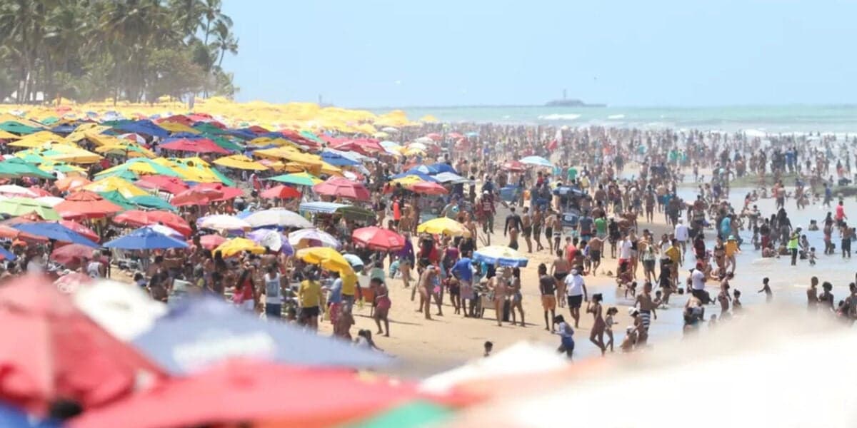 Viajar para a praia acaba sendo uma grande alternativa (Foto: Reprodução/ Internet)