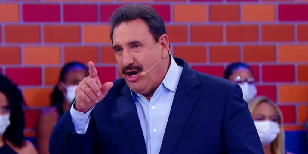 Ratinho flagra amigo fazendo em sua casa o que para ele é inaceitável e crava: "Eu odeio"