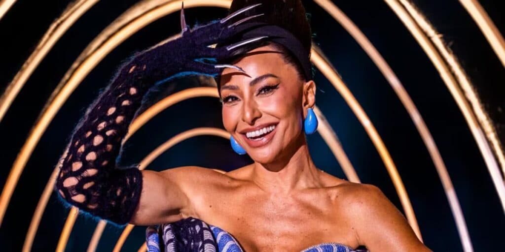TV Fama aponta romance de Sabrina Sato com ator da Globo e apresentador entrega: “Dando uns beijos”