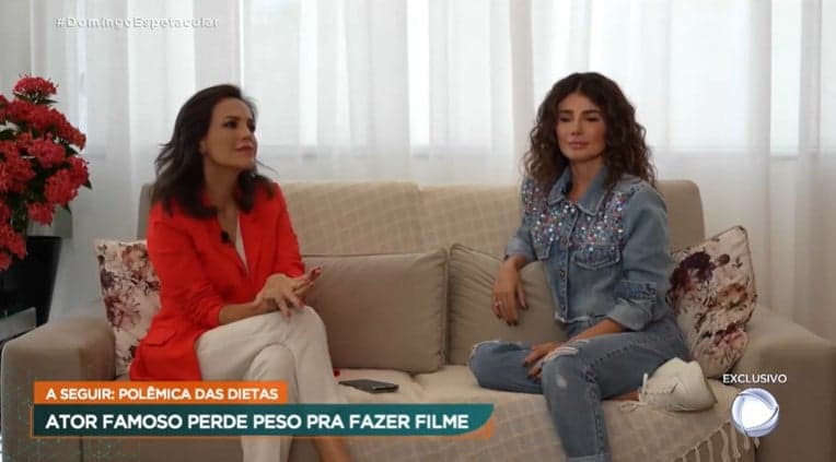 Paula Fernandes recebeu o Domingo Espetacular para falar de Shania Twain (Foto: Reprodução)