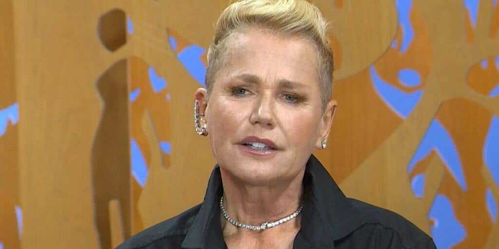 No Saia Justa, ao vivo, Xuxa fala sobre filme com menino de 12 anos, diz ter ficado impactada e confessa: “Frágil”