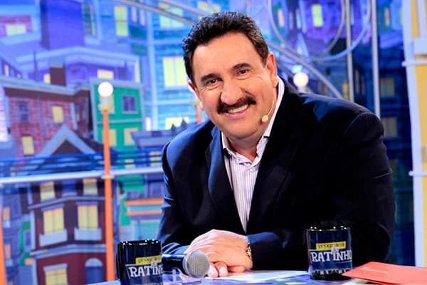 http://tvfoco.uai.com.br/wp-content/uploads/2015/05/Daniela-Mercury.jpg