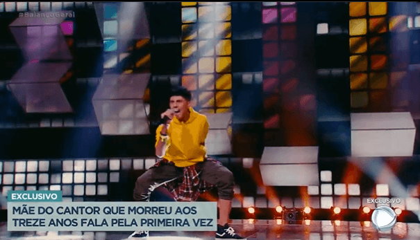 Arthur Singer no palco do "Canta Comigo" da Record (Foto Reprodução/PlayPlus)
