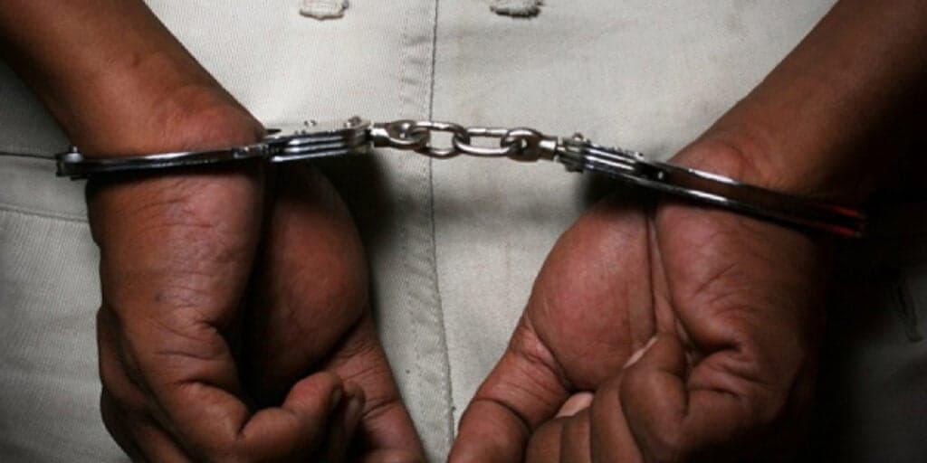 Absurdo: Pastor tira a virgindade de menina de 14 anos, é preso e diz que estava buscando "cura com sex0"