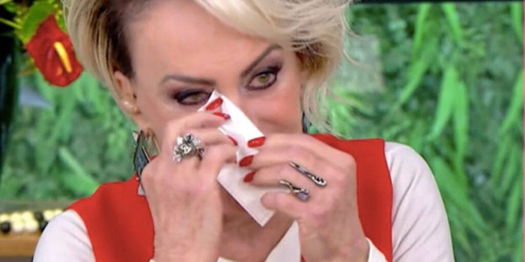 Ana Maria Braga cai no choro com o que ouve de convidado ao vivo no Mais Você e não se contém: "Rapaz"