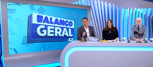 Fabíola Reipert na bancada da "Hora da Venenosa" revelou situação de Carlos Alberto (Foto Reprodução/PlayPlus)
