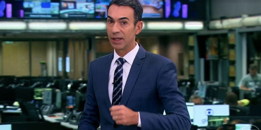 César Tralli anda pelos estúdios e dá notícia de última hora no Jornal Hoje: "E agora?"
