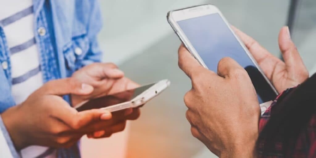 Câncer e explosão: você NUNCA MAIS terá essas atitudes com o celular após saber destes perigos