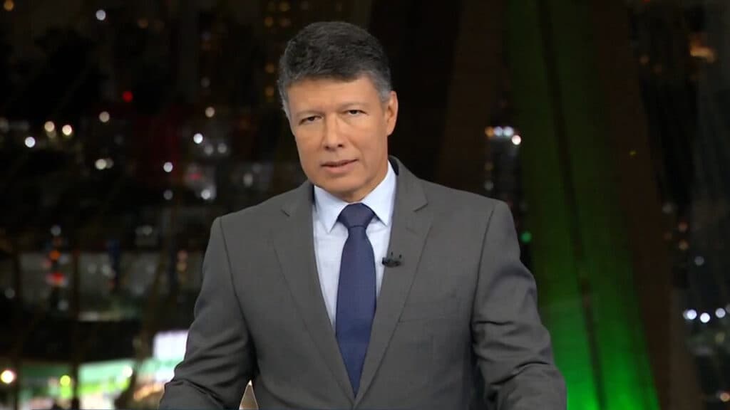 Jornalista confirmou morte de colega ao vivo (Foto: Reprodução/ Globo)