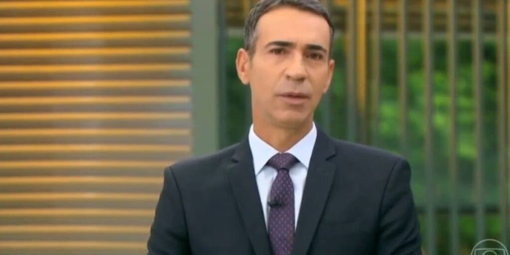 A revelação honesta de César Tralli sobre choro dentro do elevador ao sair de casa: "Mal consigo"