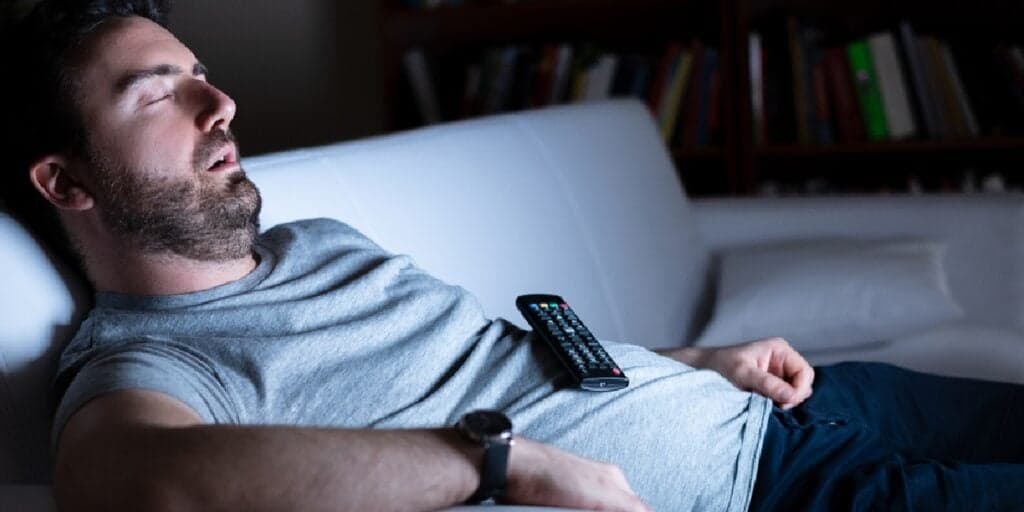 Se você souber desses PERIGOS de dormir com a televisão ligada, nunca mais vai fazer na sua vida
